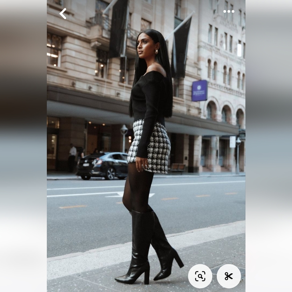 *SOLD* Black Knee-High Leather Boots - Picture 5 of 5